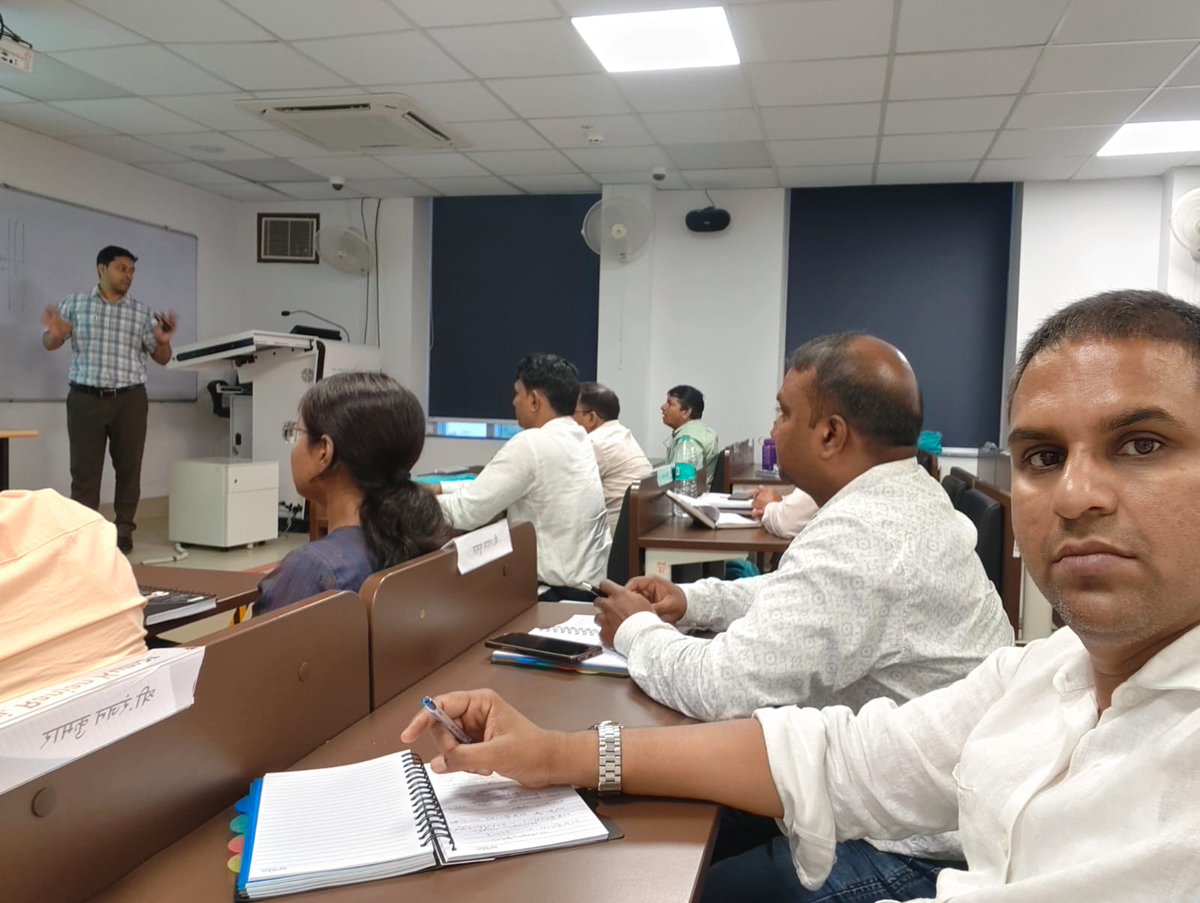 MWRD_Bihar's tweet image. Rajiv Gandhi National Ground Water Training &amp;amp; Research Institute, रायपुर में आयोजित भूजल प्रबंधन प्रशिक्षण कार्यक्रम के अंतर्गत लघु जल संसाधन विभाग के अभियंताओं ने ArcGIS सॉफ्टवेयर पर प्रशिक्षण प्राप्त किया। (1/2)

#GroundWaterManagement #Training #WaterConservation #RGNGWTRI