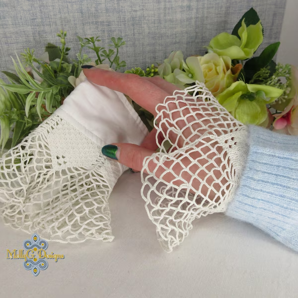 MollyGDesigns's tweet image. Wrist cuffs, wear under jackets, jumpers and blouses to up date and restyle. 

etsy.com/uk/listing/448…
#earlybiz #mhhsbd #giftideas #fashion