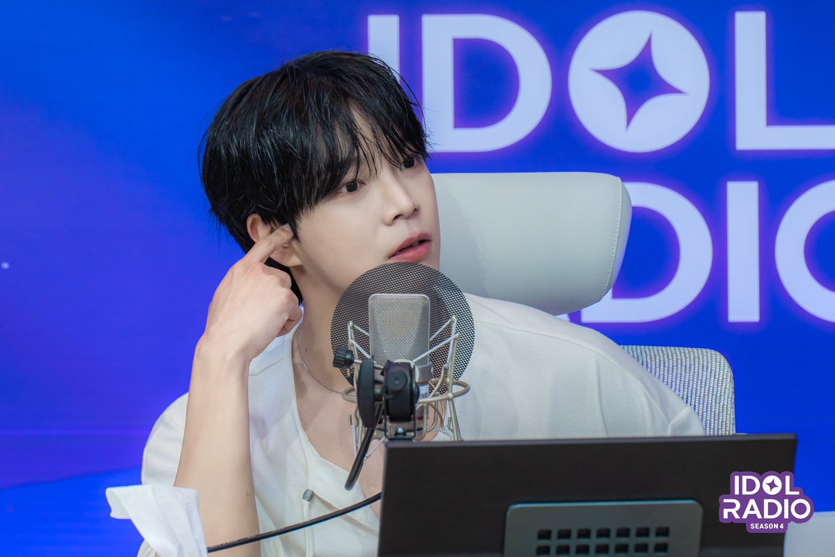 [#아이돌라디오4 앨범 260427]

EP#219 INI와 함께라면 돌랑이 심박수 급상승💗 (스페셜 DJ 베리베리 동헌)

짧은 시간 동안 열심히 준비해 온 착둥 똥디
긴장 해도, 제대로 해내는 
이 남자의 PRO력을 다시 한번 느낀 시간
똥디 복복복하고 꽉 안아-💓

<a href="/the_verivery/">VERIVERY_OFFICIAL</a>

#MBC #IDOLRADIO #아이돌라디오