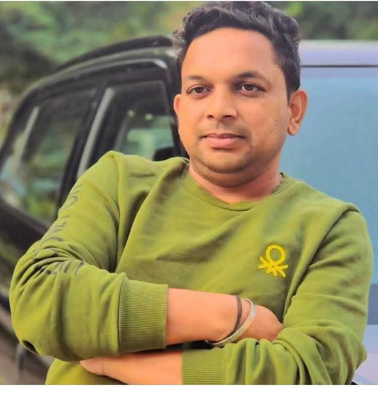 HeeraLabh's tweet photo. ਬੇਹੱਦ ਅਫ਼ਸੋਸ 
ਦੱਸਦੇ ਹੋਏ ਦਿਲ ਦੁੱਖਦਾ ਹੈ ਕਿ  ਸ਼ਿਰੋਮਣੀ ਗਾਇਕ ਪਾਲੀ ਦੇਤਵਾਲੀਆ ਜੀ ਦੇ ਬੇਟੇ ਦਾ ਭਰੀ ਜਵਾਨੀ ਵਿੱਚ ਜਾਣਾ  ਇਹ ਬਹੁਤ ਹੀ ਮਾੜੀ ਅਤੇ ਦਿਲ ਨੂੰ ਝੰਝੋੜ ਦੇਣ ਵਾਲੀ ਖ਼ਬਰ ਹੈ।ਵਾਹਿਗੁਰੂ ਦੇਤਵਾਲੀਆ ਜੀ ਅਤੇ ਸਾਰੇ ਪਰਿਵਾਰ ਨੂੰ ਭਾਣਾ ਮਨਣ ਦਾ ਬਲ ਬਖ਼ਸ਼ੇ ਅਤੇ ਵਿਛੜੀ ਰੂਹ ਨੂੰ ਆਪਣੇ ਚਰਨਾਂ ਵਿੱਚ ਨਿਵਾਸ ਦੇਵੇ। 🙏ਵਾਹਿਗੁਰੂ https://t.co/KXwlfsMZ26