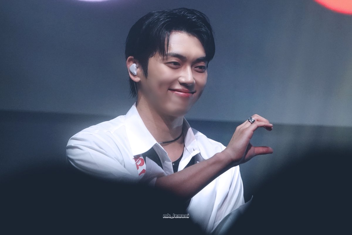 260425 2026 ONF Fanmeeting [Re:Connect]

박민균 눈빛이 겁나 사랑스럽다는 듯이 퓨즈 쳐다봄...ㅁㅊ(p)
앞 열에 있던 퓨즈들 살아있어여?
계정주는 죽어요...😱

#온앤오프 #ONF #민균
