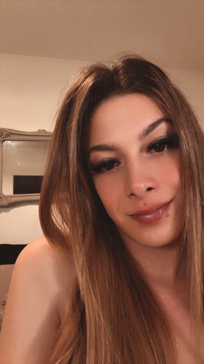 Larissa-TS tweet media