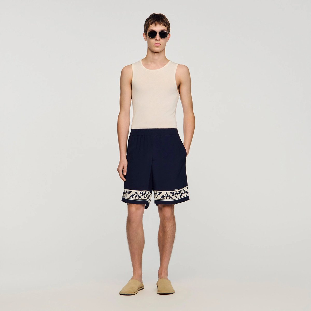 GGFashionFinds's tweet image. Easy summer dressing, elevated—Sandro’s contrast pattern flowy shorts deliver relaxed structure with a refined finish.
27vro4.short.gy/ct1Myg
#ad #mensstyle