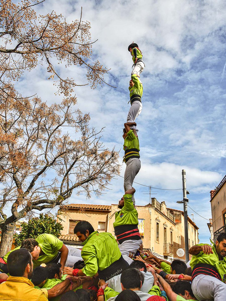 revistacastells's tweet photo. Sortir del pou… i créixer.
▶️ Colles que havien estat en situació crítica progressen i assoleixen els seus millors registres:
✍️ @unaiestivi 
👉 https://t.co/E0bhkdixfr
#castells #castellers https://t.co/Zy1xbzdqIT