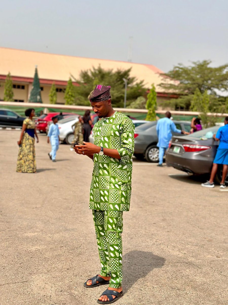 Bolade Akinlawon tweet media