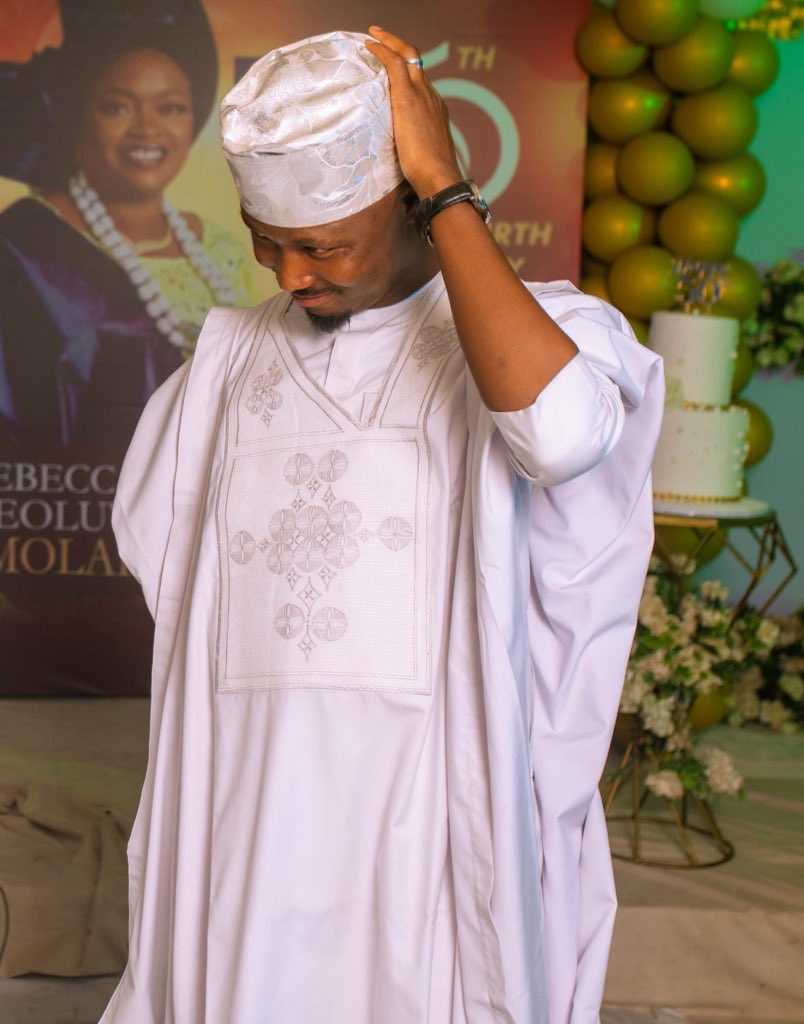 Bolade Akinlawon tweet media