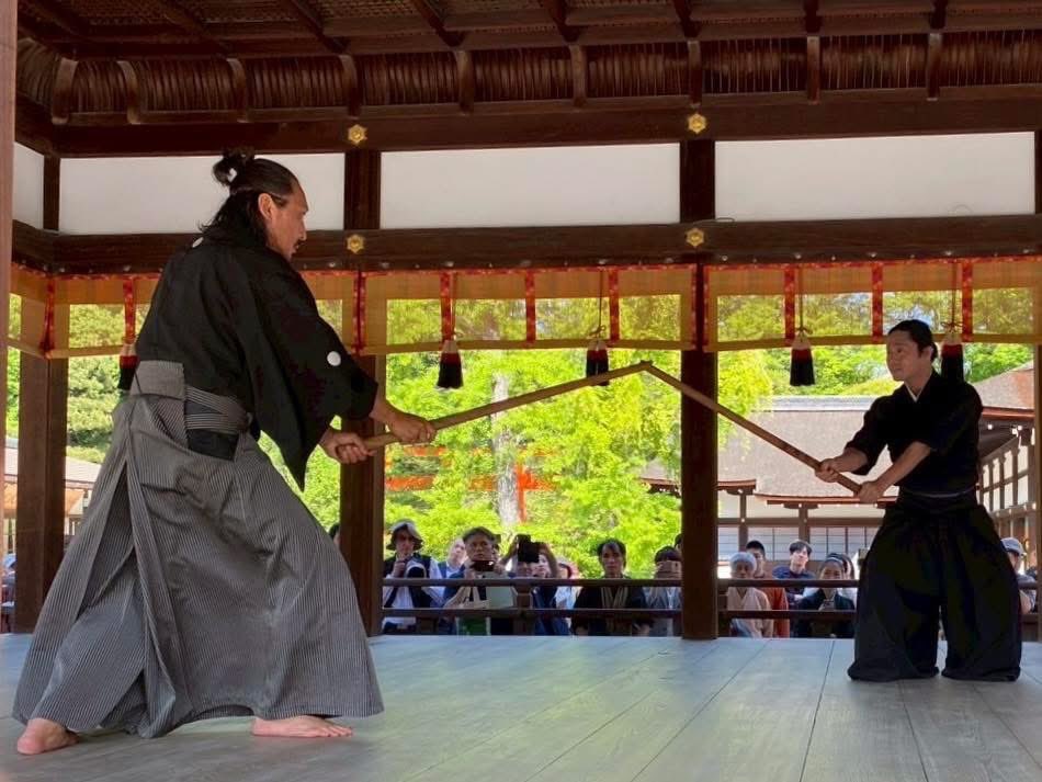 Hyoho_Taisharyu's tweet photo. 《5月前半 演武のお知らせ》
◯5月3日(日祝) 
　『出雲大神宮奉納演武』
　場所：京都 出雲大神宮 神楽殿

◯5月4日(月祝)
　『下鴨神社奉納古武道大会』
　場所：京都 下鴨神社 舞殿

◯5月5日(火祝)
　『白峯神宮奉納古武道大会』
　場所：京都 白峯神宮 神楽殿

ぜひご来場くださいませ。 https://t.co/XVPHpYKuj7
