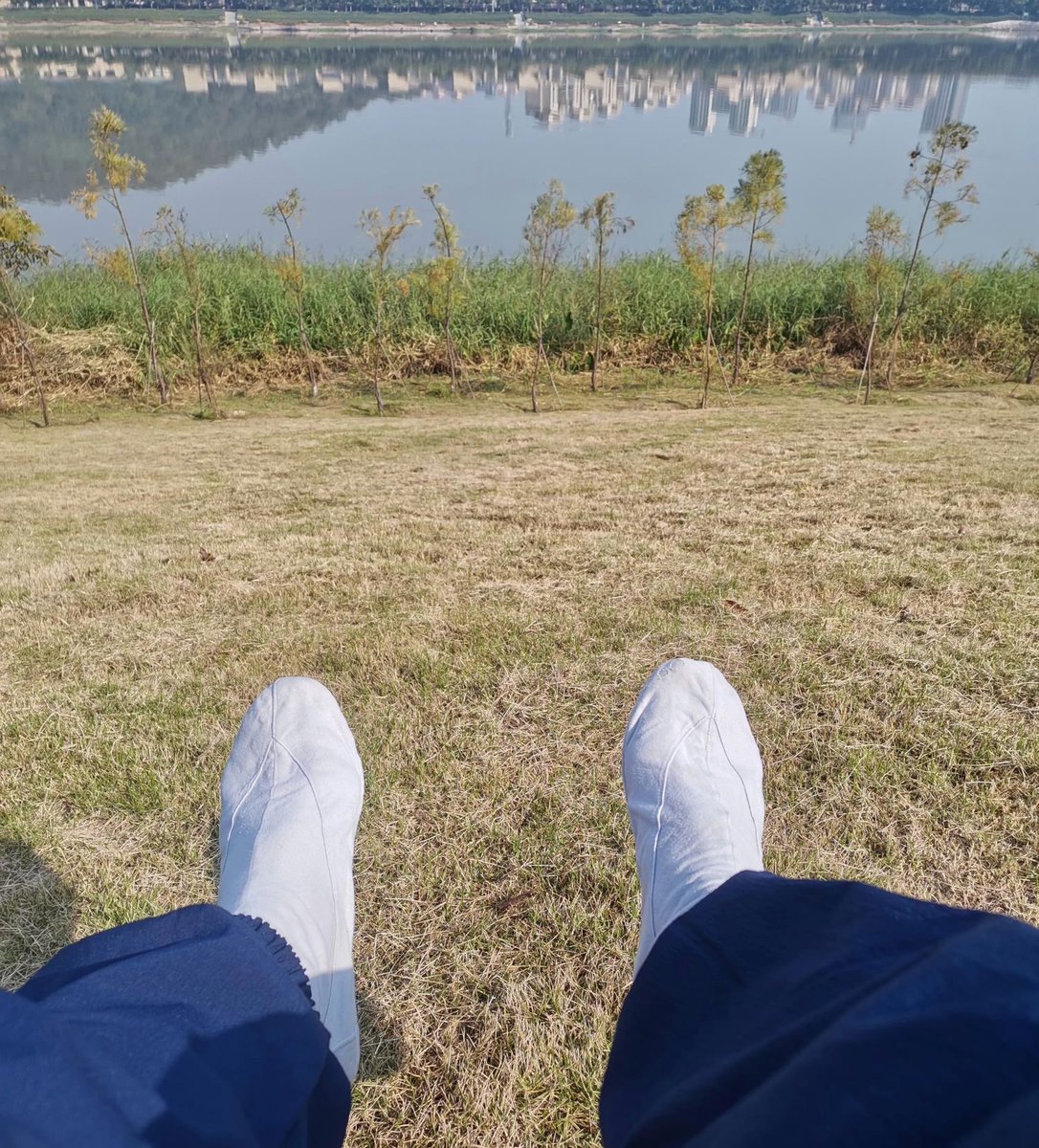 僧推云外窗 tweet media