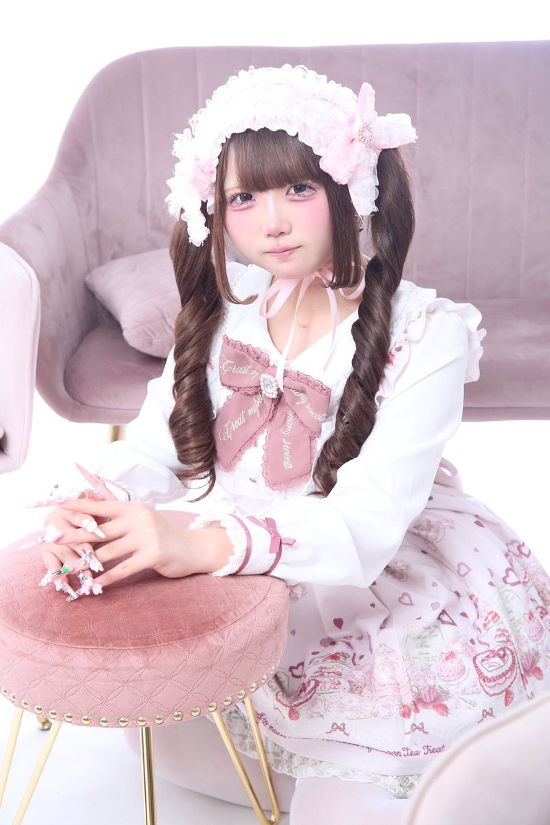 もな tweet media