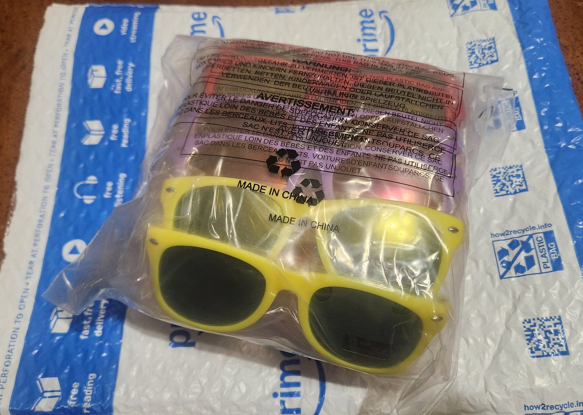 LingYount's tweet image. Dear Elaina @CarlstromElaina, these came without a note but I know they were from you. Thank you! My students will look so cute and cool in these sunglasses that they can sport through the summer. I am #grateful for your generous gifts! 💕🌷