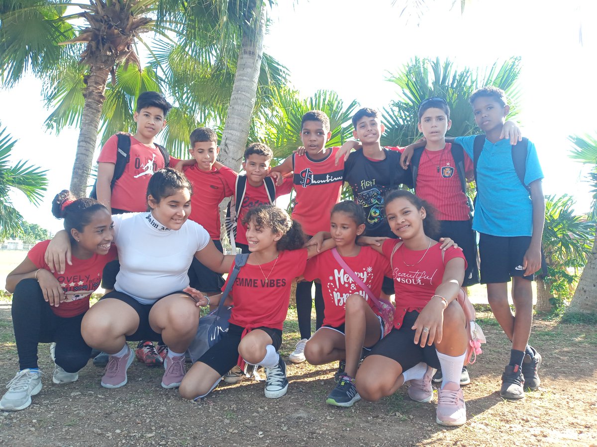 YCubitas's tweet photo. Campeonato de Fútbol inclusivo, nuestros Halcones firmes y fuertes en su juego. @destacar @cotorro https://t.co/cabe529Ljg