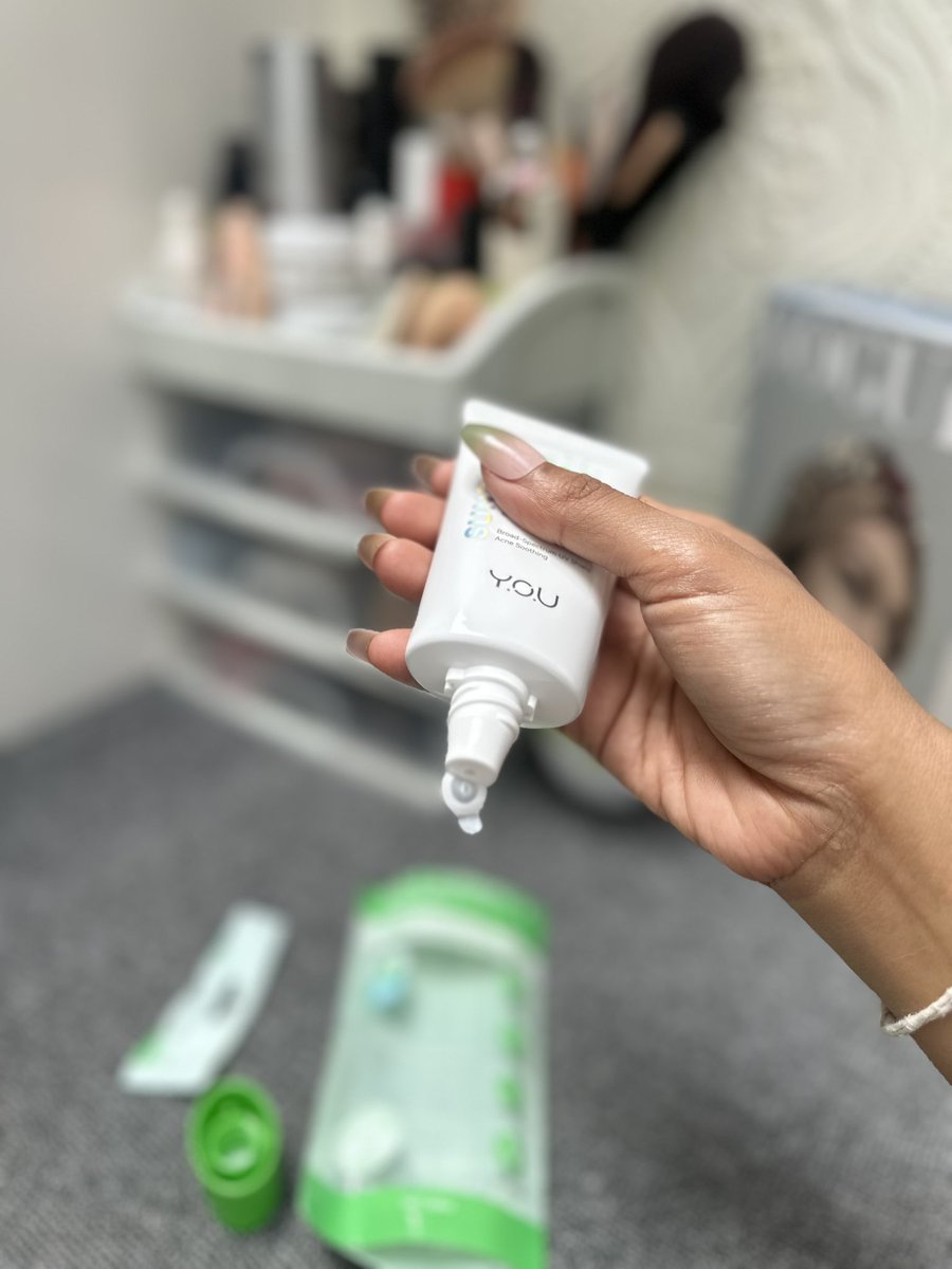 lin_di_bali's tweet image. YOU Acne Shield Light Sunscreen Sunbrella SPF40+ PA++++
Kalo muka cepat berminyak di siang hari, tapi mau tetap pakai sunscreen, 
ini nyaman tanpa rasa lengket.

link shopee : s.shopee.co.id/5L8LNRozZO

#sunscreen  #acne #acnecare #skincare