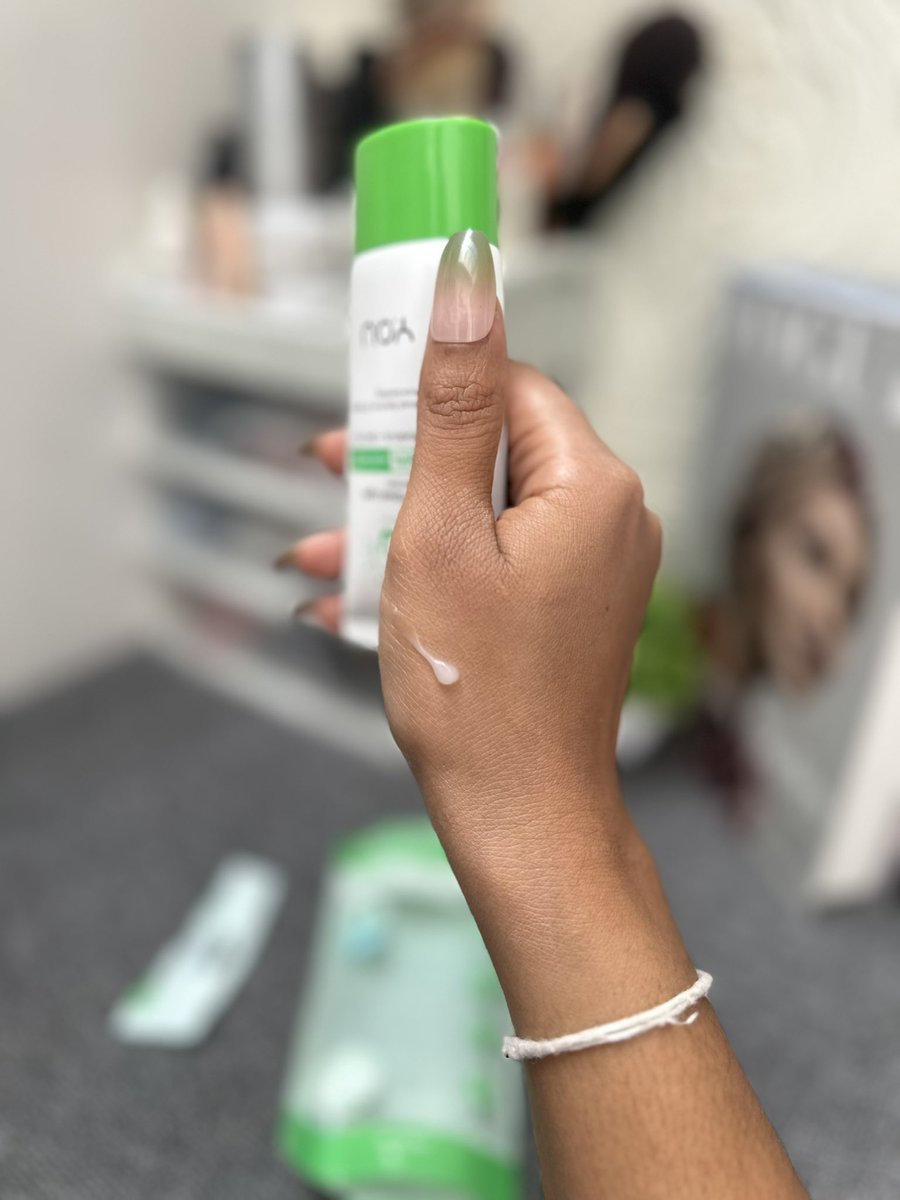 lin_di_bali's tweet image. YOU Acne Shield Light Sunscreen Sunbrella SPF40+ PA++++
Kalo muka cepat berminyak di siang hari, tapi mau tetap pakai sunscreen, 
ini nyaman tanpa rasa lengket.

link shopee : s.shopee.co.id/5L8LNRozZO

#sunscreen  #acne #acnecare #skincare