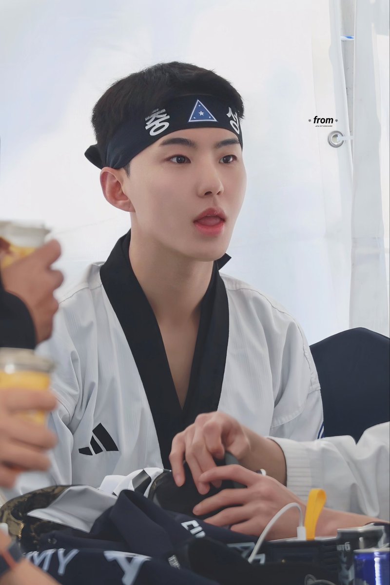 ⋆ 𝙛𝙧𝙤𝙢 ⋆ tweet media