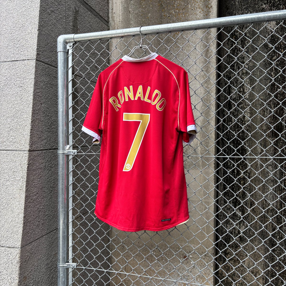 fcFA_JAPAN's tweet image. ⚡️🐐⚡️ Vintage Shirts ⚡️🐐⚡️

" Manchester United 06-07 HOME #7 RONALDO "

他にも様々なクラブ、代表のヴィンテージシャツを
取り揃えています😊♥️
実店舗のみの販売となりますので
実際にお手に取ってご覧ください👀✨

ご来店お待ちしております🙇‍♂️

#Ronaldo #MU #ManchesterUnited