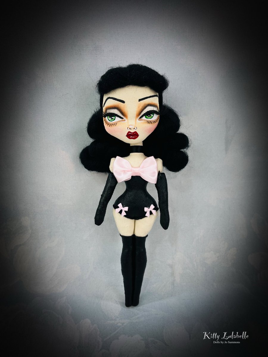 DamnatoDolls's tweet image. Handmade art dolls available in my Etsy shop damnatodolls.etsy.com #dolls #supportsmallbusiness #vintagevibes #art