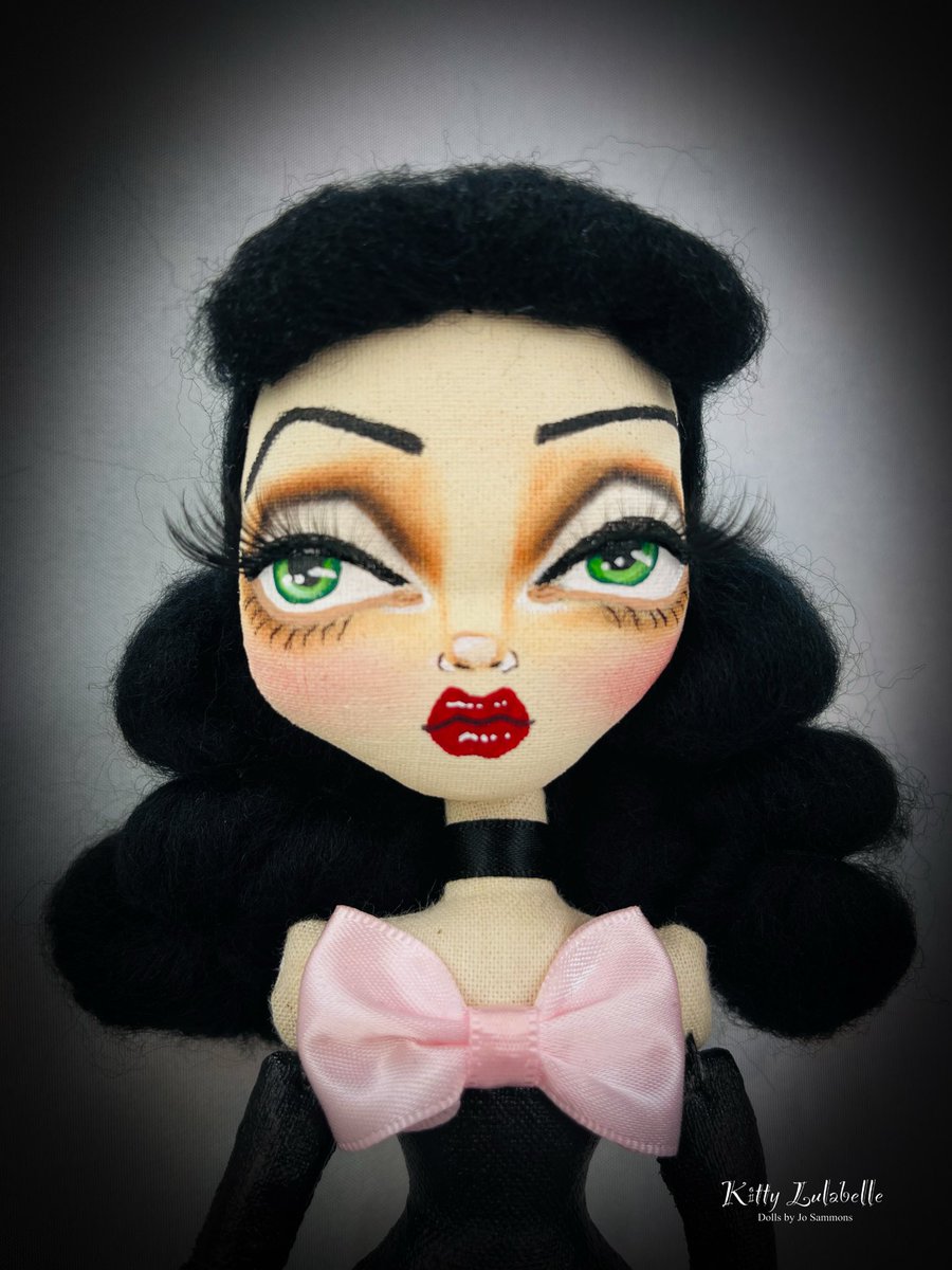 DamnatoDolls's tweet image. Handmade art dolls available in my Etsy shop damnatodolls.etsy.com #dolls #supportsmallbusiness #vintagevibes #art