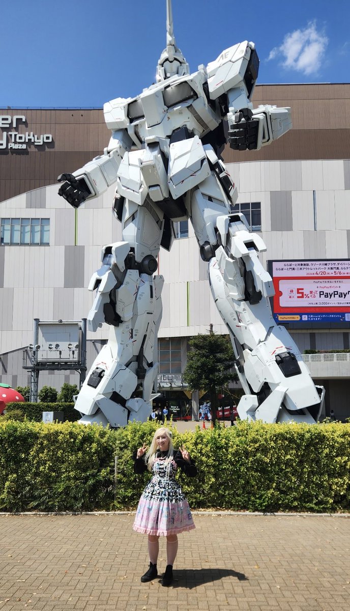 ficnewtons's tweet photo. I got to see the life sized Unicorn Gundam in Odaiba during our wedding trip and I almost felt more emotional about it than getting married 😭 He was soooooo big https://t.co/cPo58YTkx9