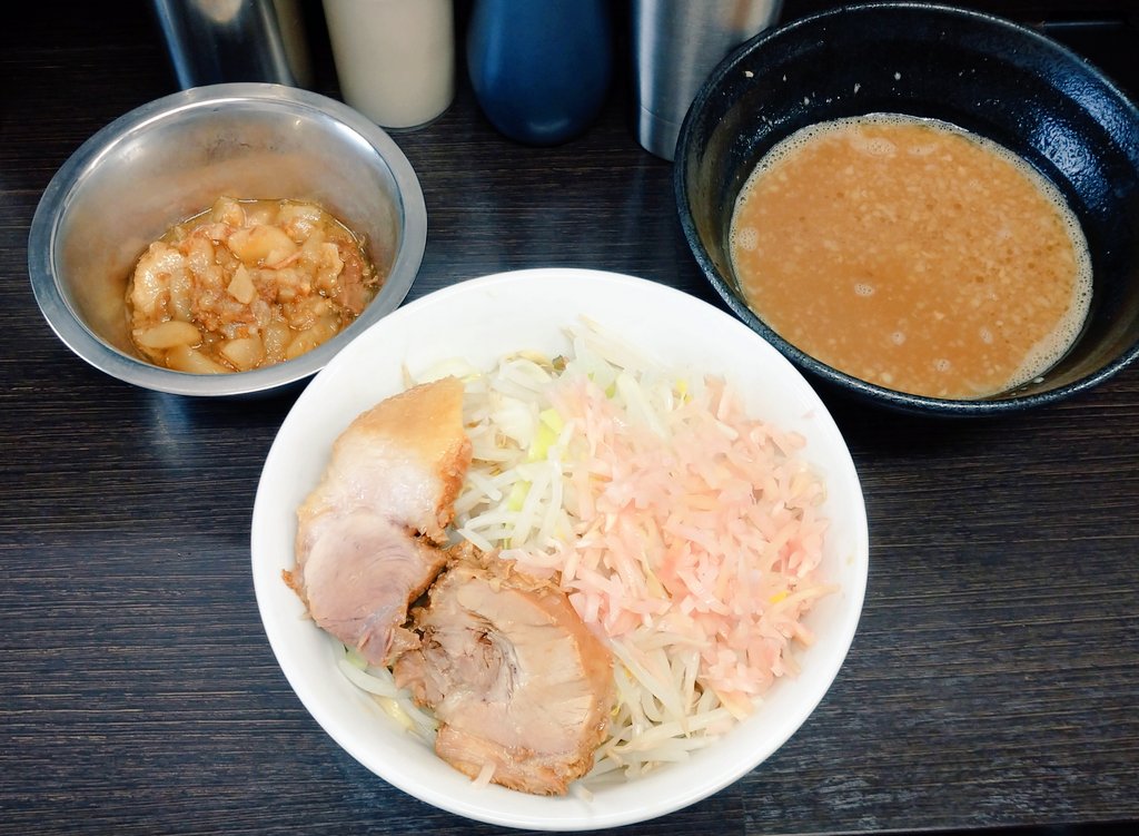 モニヤン tweet media