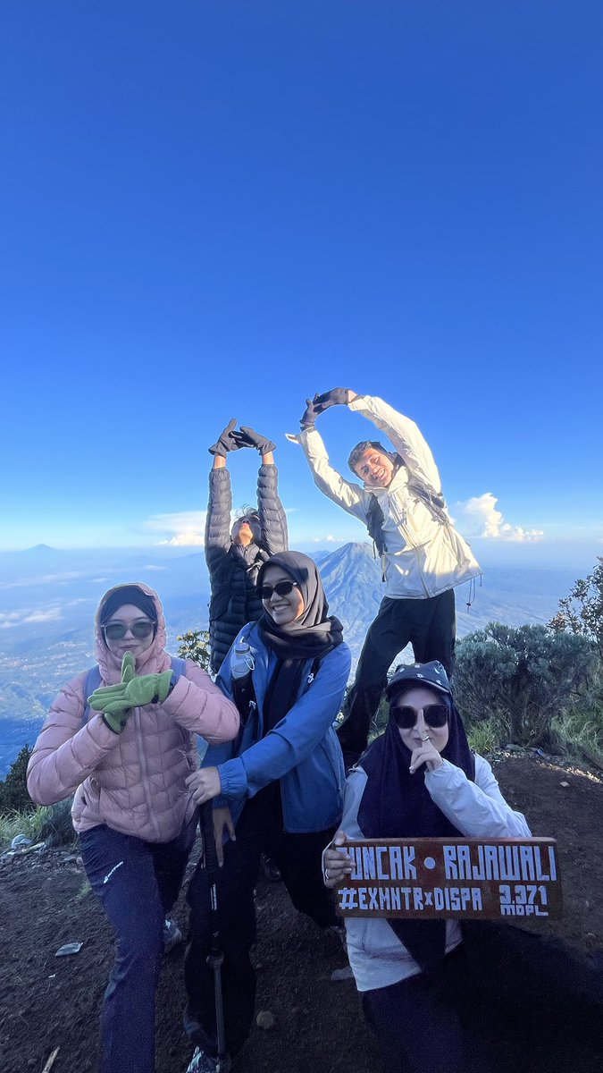 sfddlla's tweet photo. seru banget, worth it, ketawa sampe nangis, best moment 10000/10 https://t.co/mcYUKzl6ZI