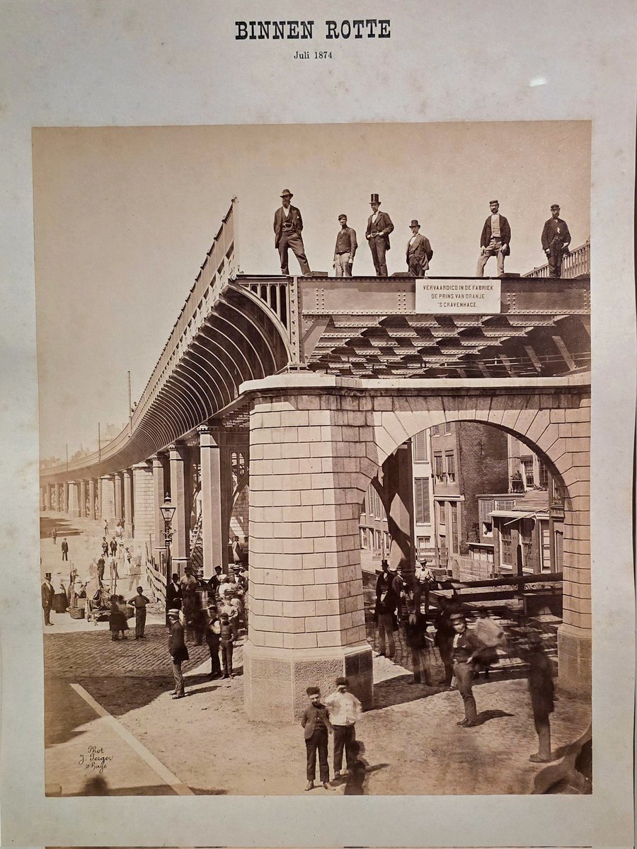 marcelbar8's tweet image. Bezocht gisteren met 'n vriendin 't Nederlands Fotomuseum in #Rotterdam dat onlangs de deuren opende in Pakhuis Santos bij de Rijnhaven. Er is o.a. 'n prachtige fotocollectie van 't oude R'dam te zien van voor en na WOII. 
We aten gisteravond in Hotel New York. 010 is veelzijdig!