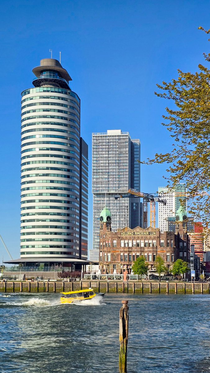 marcelbar8's tweet image. Bezocht gisteren met 'n vriendin 't Nederlands Fotomuseum in #Rotterdam dat onlangs de deuren opende in Pakhuis Santos bij de Rijnhaven. Er is o.a. 'n prachtige fotocollectie van 't oude R'dam te zien van voor en na WOII. 
We aten gisteravond in Hotel New York. 010 is veelzijdig!