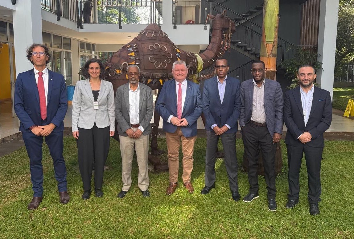 AbdulkadirAfi's tweet photo. The President of the Somali Red Crescent Society (#SRCS), Mr. Yusuf Hassan Mohamed, held a productive meeting with Mr. Hermann Gröhe, President of the German Red Cross (#DRK), along with members of his delegation.
During the discussions, the two leaders explored opportunities to strengthen the long-term partnership between the two National Societies. Key topics included the prevailing country context in Somalia and the ongoing operations of the SRCS, with a focus on enhancing collaboration for humanitarian initiatives.
Also in attendance from the SRCS were Vice President, Mr. Ahmed Jama Abdulle, and Director of Organization Development, Mr. Abdulkadir Ibrahim “Afi”.