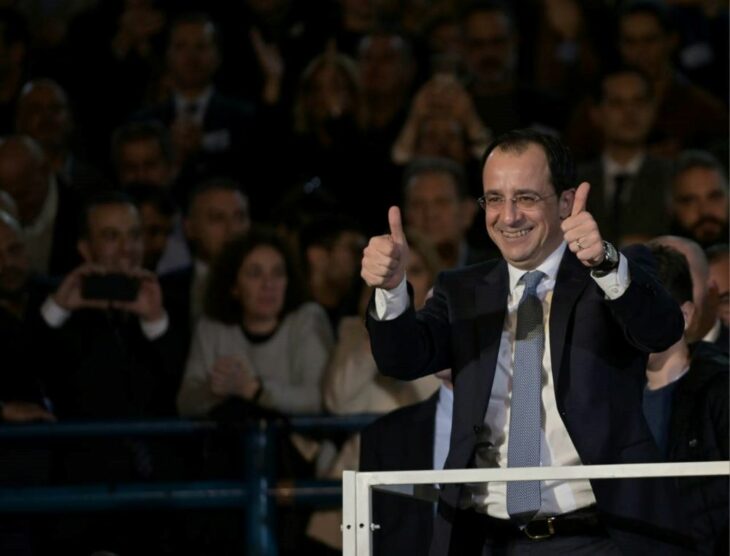 Η Κύπρος αλλάζει από την πρώτη μέρα διακυβέρνησης Νίκου Χριστοδουλίδη και ο πήχης ήταν εξαρχής πολύ ψηλά. 
Ανάλογα παράδειγματα με το προχθεσινό είχαμε και πριν μερικούς μήνες όταν διορίζονταν οι Γενικοί Διευθυντές και ένας από αυτούς διοριζόταν και ο σύζυγος της κυρίας Πική.