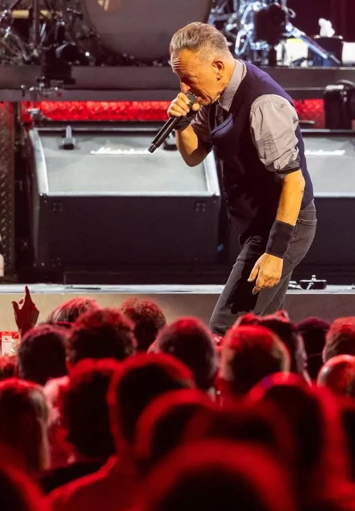 VLafora's tweet photo. @BDoltri @redemartin Bruce morning Davide. Happy #SpringsteenWednesday mio fratello. Come on 😎👍✌! 
📷 By #BryanRolli Moody Center
Austin, TX  2026/4/26. @BSPinkCadillac https://t.co/JQLf4pzBih