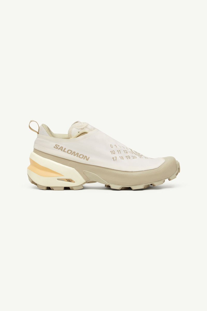 AVAILABLE via Maison Margiela: MM6 x Salomon Cross Dust sneaker
maisonmargiela.com/en-us/mm6-x-sa…