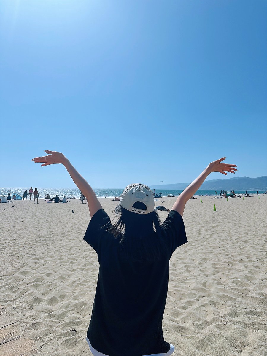 Kotoha_ktnh's tweet photo. ロサンゼルスを満喫中。マトリックスごっこもした📞 https://t.co/4e3hGgQHOR