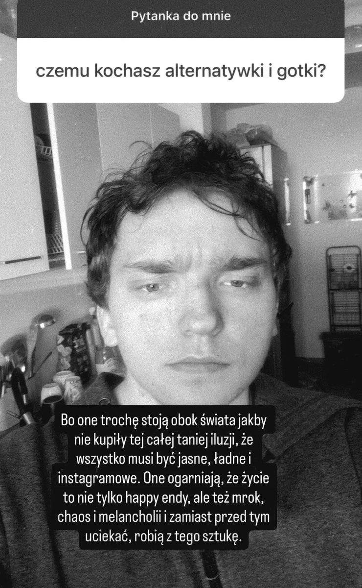 karolina tweet media