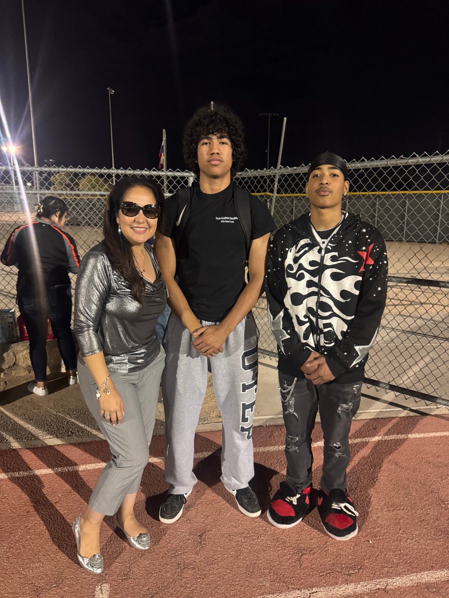 RuvalcabaVSP's tweet photo. We are VSP strong 💪! One for all &amp; all for 1 . 

VSP West Div 2 track meet priceless Kodak moments ! 💪 
@EPISD_COTE @SISD_PR @michaelanajera1 @SISD_ES @SISD_PR @SISD_Herrera @jim_vasquez20 @JNunn_ADM @sisd_hr @SISD_ES @blissmwr @USWNT @USMNTONLY1 @JNunn_ADM https://t.co/6eMTWzbo0F