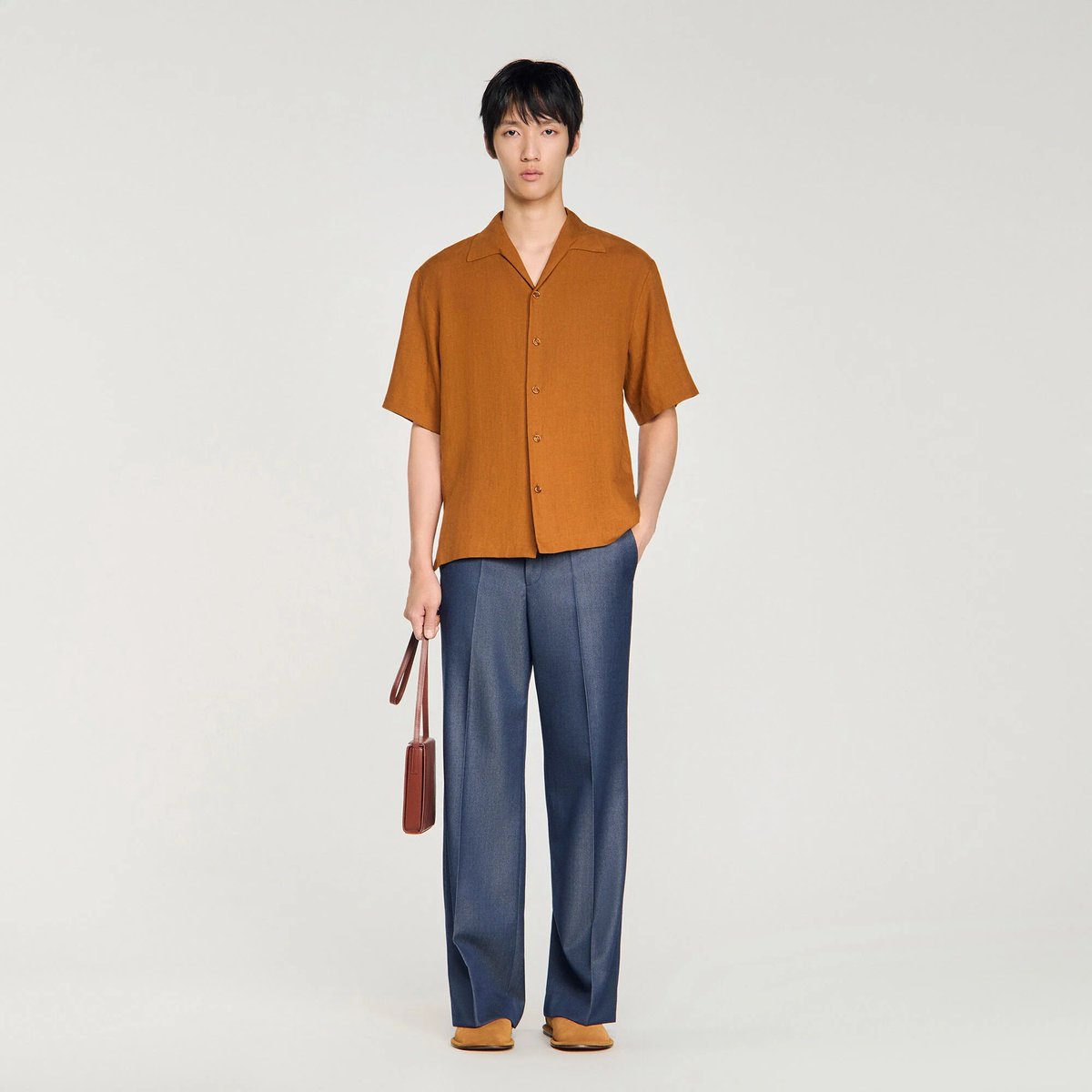 GGFashionFinds's tweet image. Lightweight, breathable, and refined—Sandro’s linen shirt in whisky is a go-to for effortless summer style.
27vro4.short.gy/vkDp3C
#ad #mensstyle