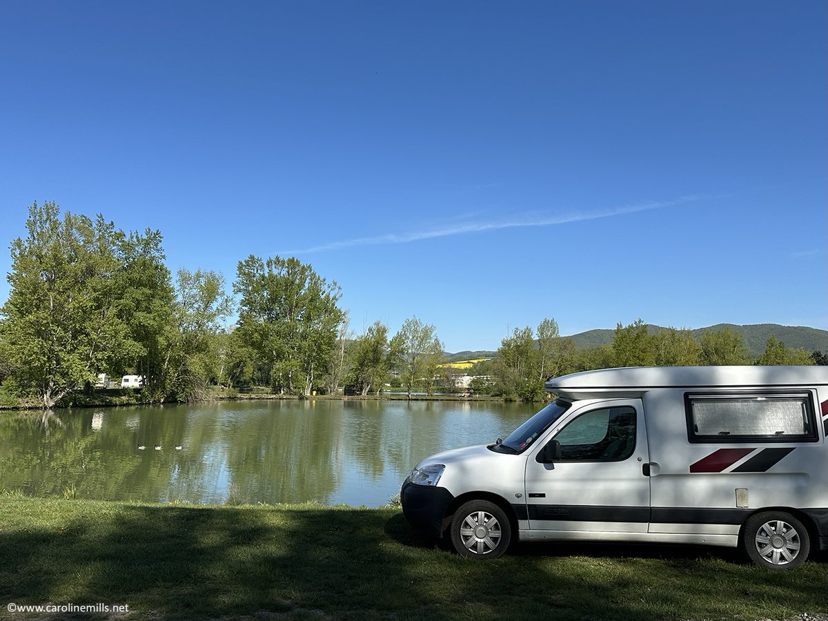 CarolineMills99's tweet image. I've crossed the border from the Czech Republic to the Slovak Republic on my #camping #roadtrip, and this, my first #campsite is a delight, Kemping Rybniky Opatovce, between Bratislava and Trenčin. A chance to sit by the lake in the sunshine and relax. #VisitSlovakia