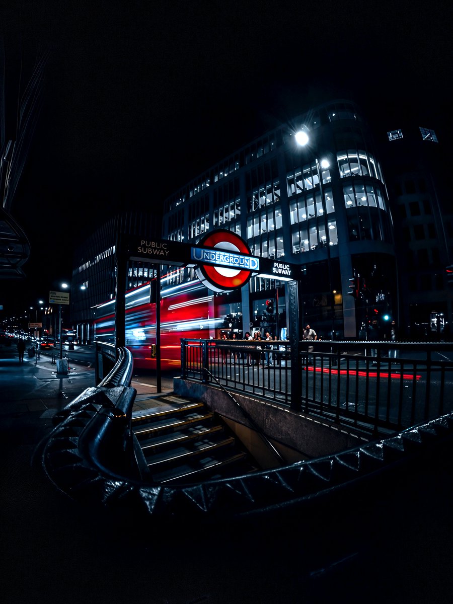 Gilles Bydny - London, England 
(réalisé avec une Action Cam)