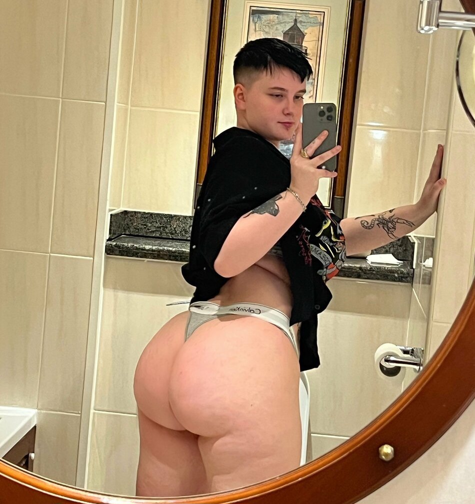 Emy Vibes 🍑💋 ❂ tweet media