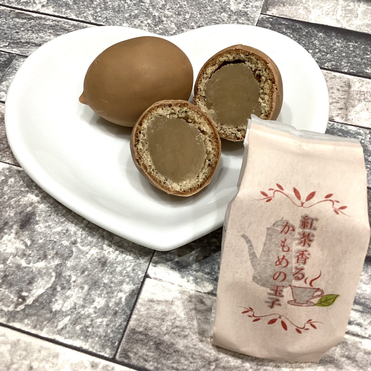 ala_date_com's tweet photo. さいとう製菓さんの期間限定商品✨️
『紅茶香るかもめの玉子』

#あ・ら伊達な道の駅
#あ・ら・ら横丁
#さいとう製菓
#紅茶香るかもめの玉子
#紅茶好きな人と繋がりたい https://t.co/S5wt4BAm3w