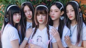 SerieTV46's tweet image. Top 4 most streamed Kpop Girl Group on Spotify (27 April):

#1 #BLACKPINK (@BLACKPINK) - 5,597,384
#2 #TWICE (@JYPETWICE) - 5,571,751
#3 #LESSERAFIM (@le_sserafim) - 4,672,973
#4 #NewJeans - 3,673,133