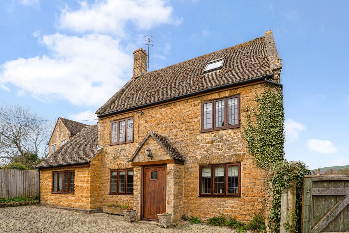 HaymanJoyce's tweet image. Ivy House, Stourton 🏷️ £685,000 | “Fabulous detached stone built period property having been extended in recent years, situated in a delightful village with a public house." Find out more 👉 haymanjoyce.co.uk/?imported_id=M… #stourton #cotswolds #agent #estateagent