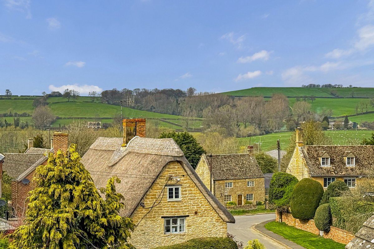 HaymanJoyce's tweet image. Ivy House, Stourton 🏷️ £685,000 | “Fabulous detached stone built period property having been extended in recent years, situated in a delightful village with a public house." Find out more 👉 haymanjoyce.co.uk/?imported_id=M… #stourton #cotswolds #agent #estateagent