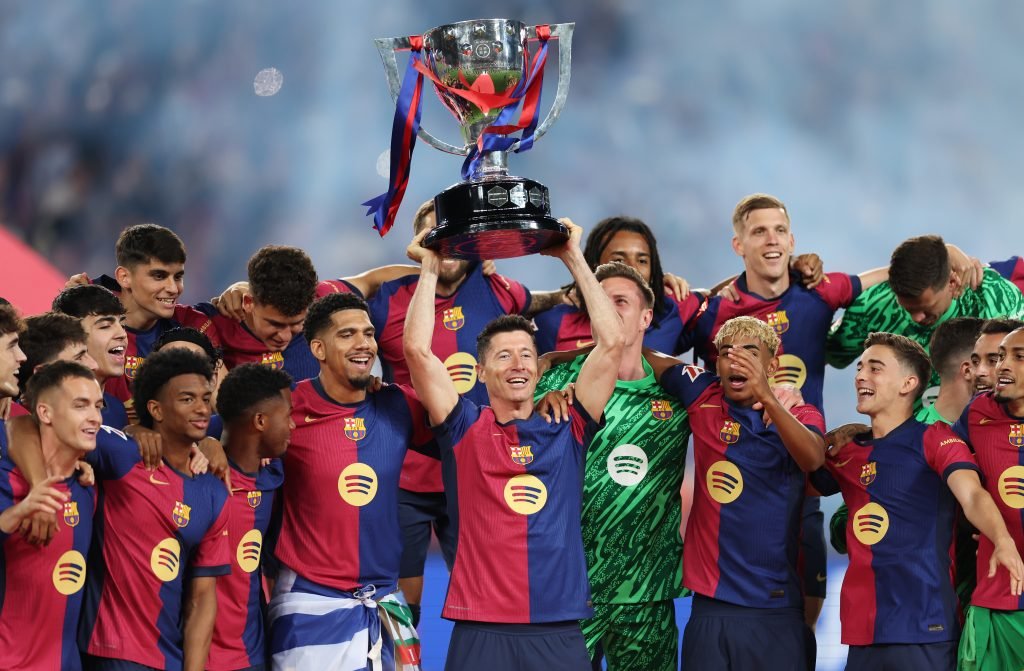 🚨 CONFIRMED: Barcelona have spoken to the Spanish football federation for the La Liga trophy to be lifted after El Clasico if they end the match as champions.

— <a href="/sport/">Diario SPORT</a>