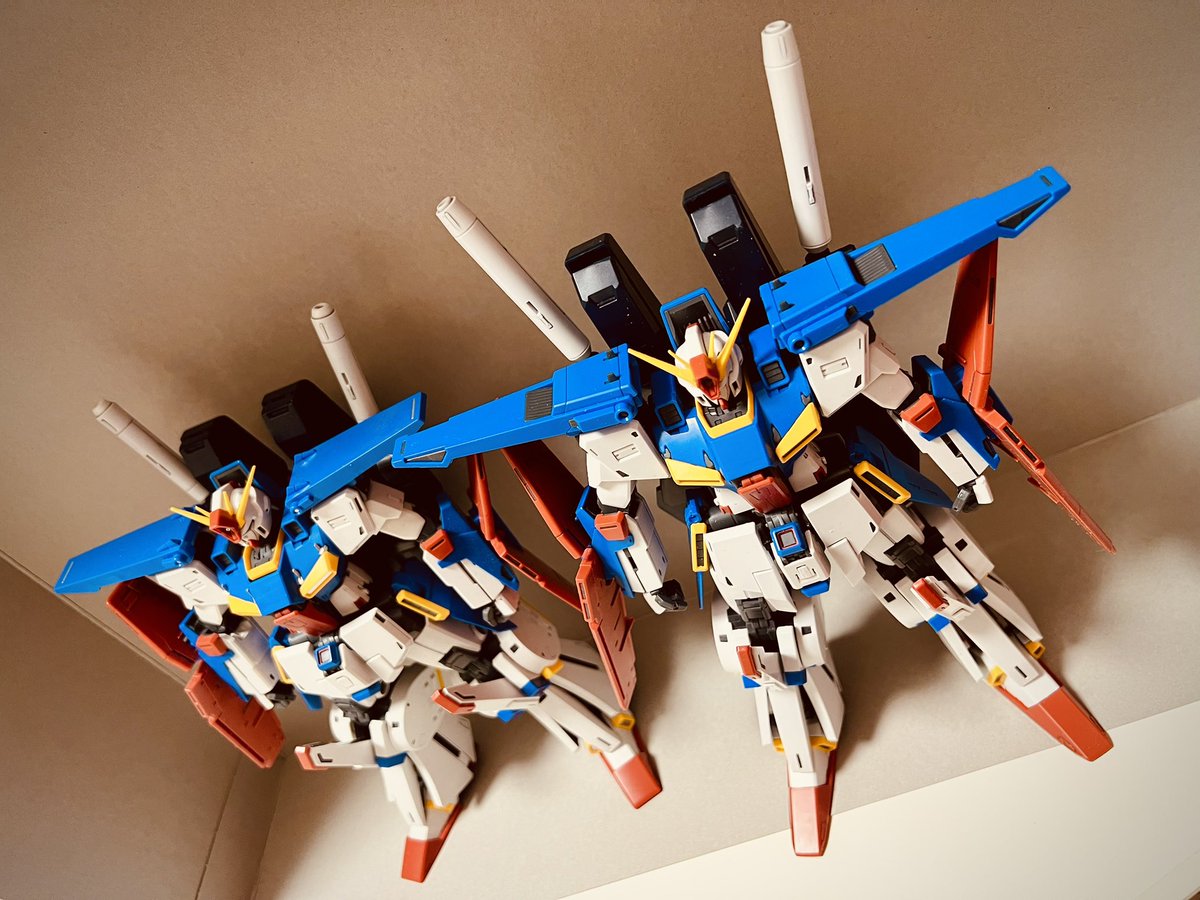 hamanoKhanon's tweet image. フルアーマーZZの中身の強化型ZZまで組んだので、持ってたノーマルZZと並べてみた。
あとはアーマーとメガキャノンやな。

#ガンプラ
#MG
#ZZガンダム