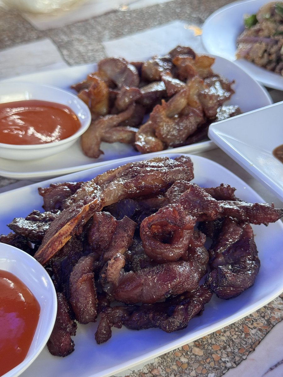 minilalabelle's tweet photo. แซ่บทีมชาติ!!! ตำเส้นเล็กเพิ่มกากหมู ตำแซลมอนห้ามขาด ที่สำคัญมากๆๆๆๆ เนื้อทอดคือที่สุด!!!!!! https://t.co/f9xautGuoc