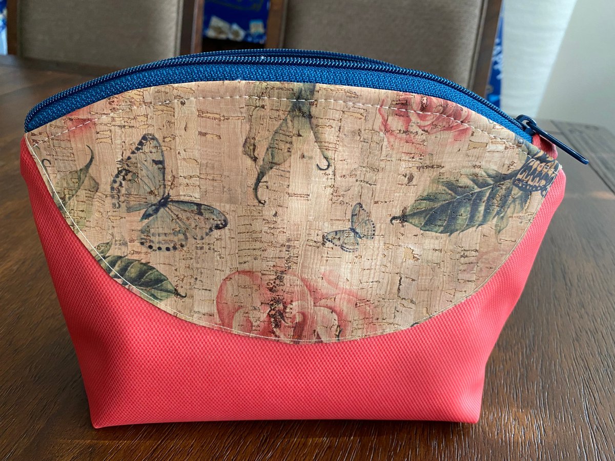 angelhw1956's tweet image. Poppie Zipper Pouch tuppu.net/1acc1bfe #TeaTimeQuiltsnMore #Etsy #ZipperPouch