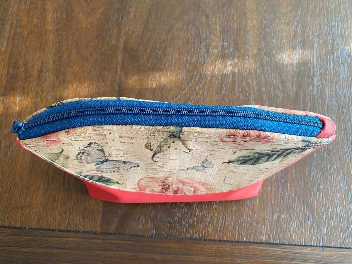 angelhw1956's tweet image. Poppie Zipper Pouch tuppu.net/1acc1bfe #TeaTimeQuiltsnMore #Etsy #ZipperPouch