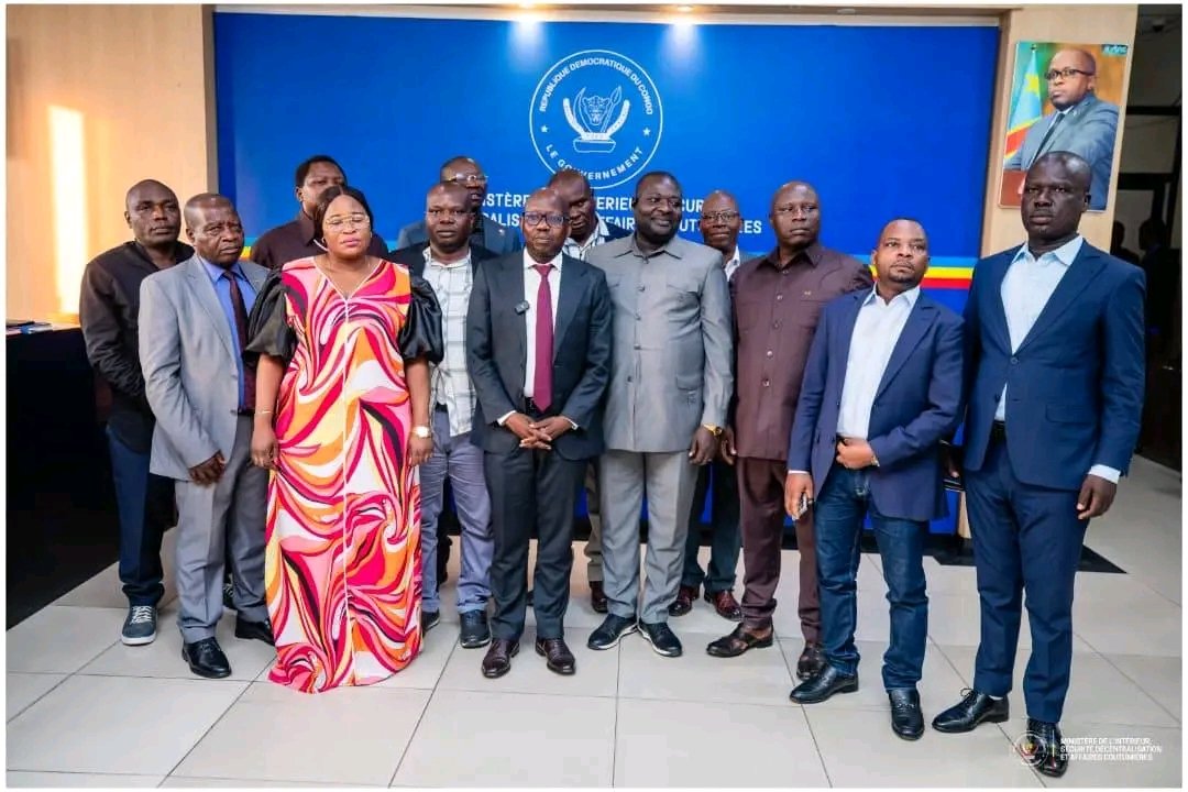PitchoutI's tweet photo. Reçu par le VPM Intérieur @JacquemainShabani. Discussions : loi de prog. PNC, Forum de paix en Ituri, sécurité Mambasa. Le VPM rassure sur l’organisation prochaine du Forum + dotation imminente en moyens roulants pour les unités à Mambasa. #Ituri #Mambasa #RDC

@AssembleeNatRDC https://t.co/cxjau7v8D8