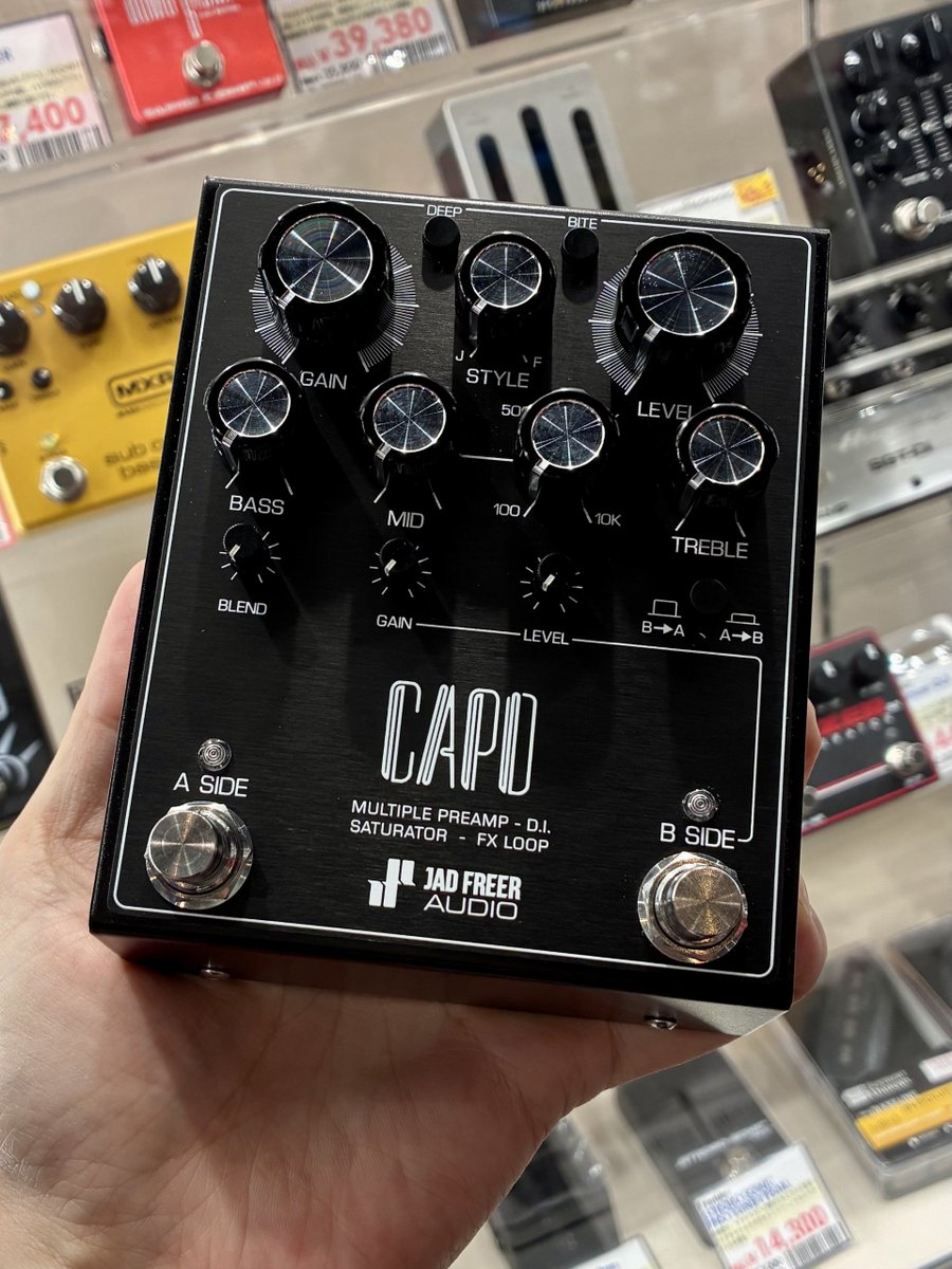grandeybass_tyo's tweet photo. 【入荷情報】
#JadFreerAudio
CAPO [Bass Preamp]🎸

CAPO再入荷✨
クリーンからサチュレーションのある歪みサウンドまで網羅しています！久しぶりの入荷になりますので探されていた方も多いはず！！
毎度ながら極少数入荷🔥

🔻商品詳細はコチラ🔻
https://t.co/UT9XN06UBN https://t.co/5KOlZ6HViI