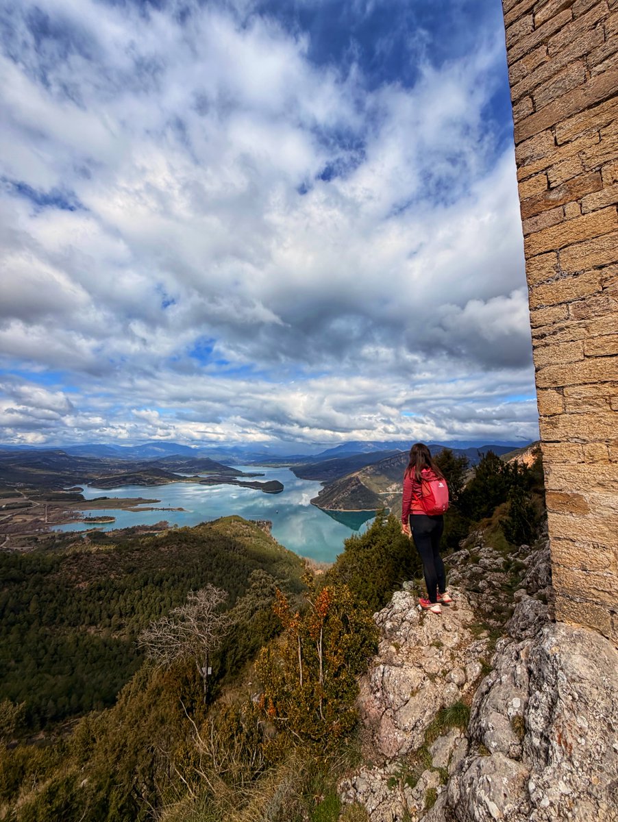 Huesca_LaMagia's tweet photo. El Castillo de #Samitier 😍, a los pies del abismo del estrecho de Entremón ⛰️💧, nos regala unas vistas increíbles. Ven y maravíllate con su historia y su entorno natural único. 🏰✨
Preciosas fotos gracias a https://t.co/z5DSVc20CE https://t.co/jmNovZhHKW