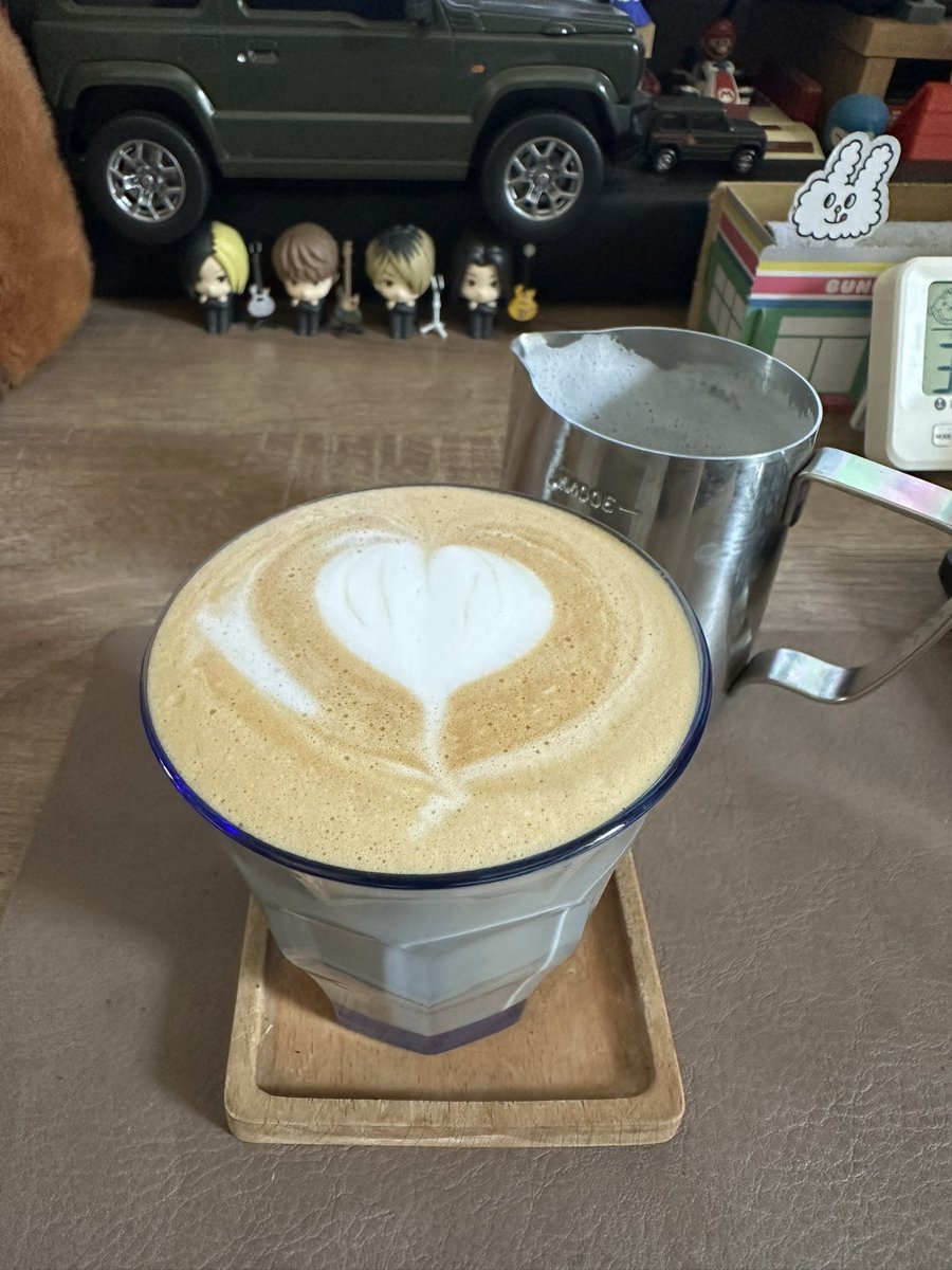 SinYi1007's tweet image. 這次用無底手柄觀看老鼠尾巴🐭
愛心🧡拉花成功✅☕️
#coffee